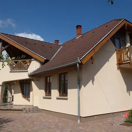 Apartment Balatonlelle 3 Apartamento *